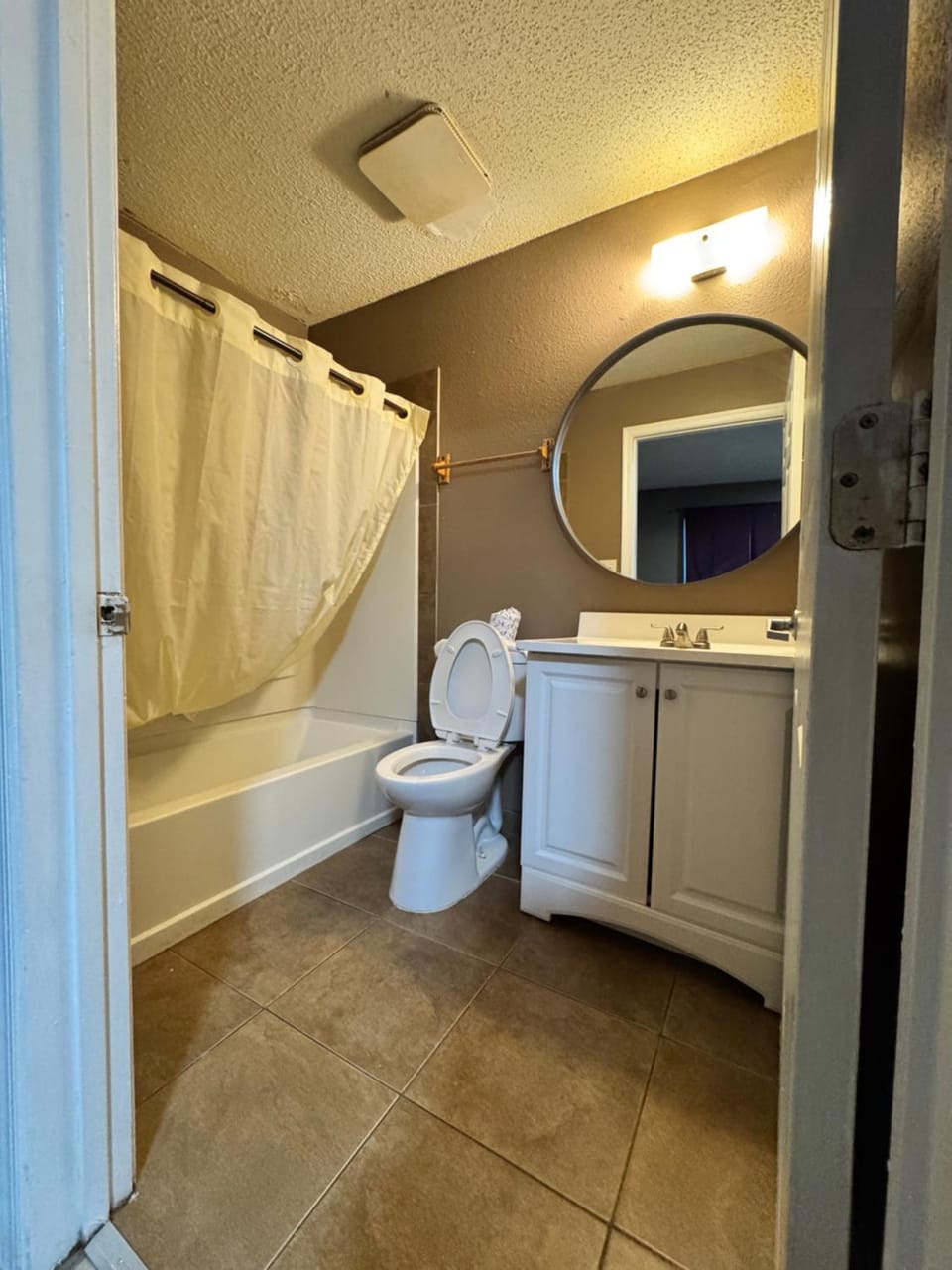 Toilet, Bathroom, towels