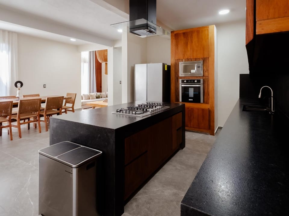 Kitchen or kitchenette, Dining area, stove