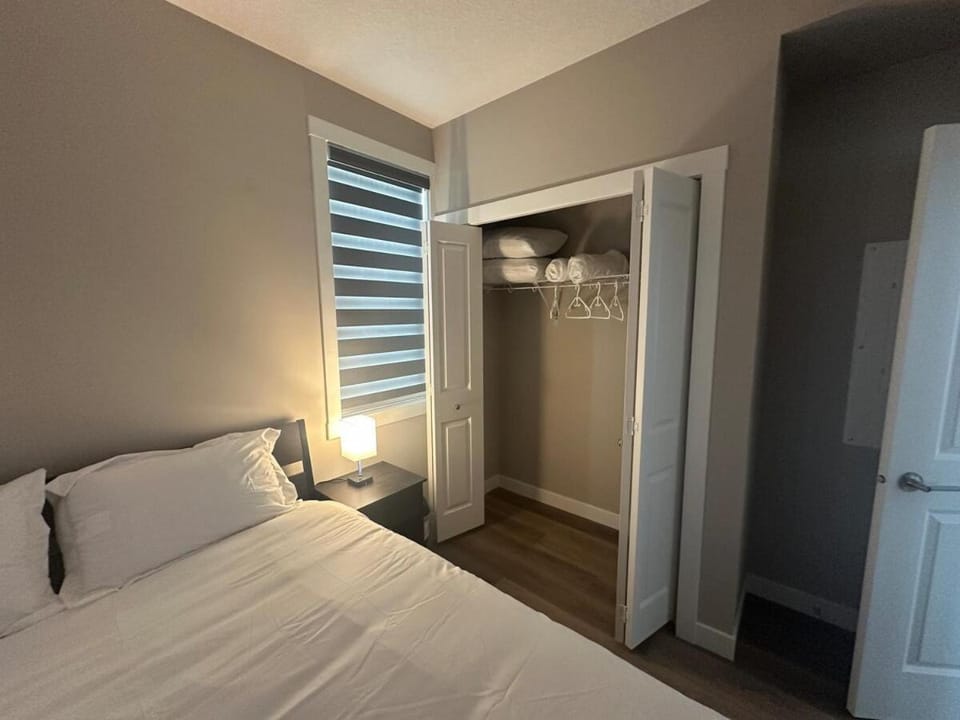 Bed, Photo of the whole room, Bedroom, wardrobe