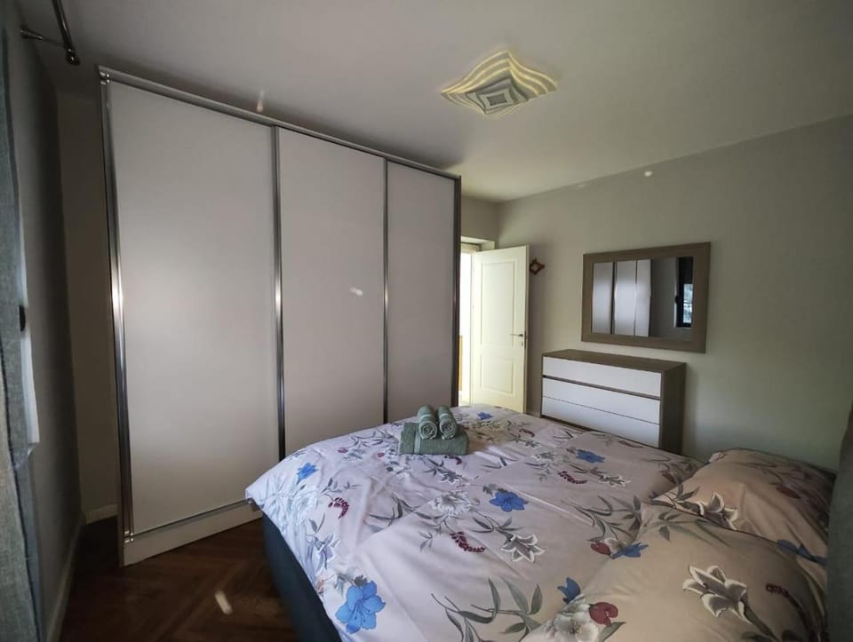 Bed, Photo of the whole room, Bedroom, wardrobe