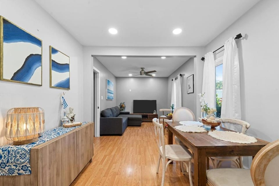 MacArthur House Apartment in Islandia