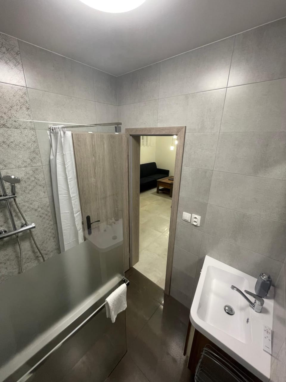 Shower, Bathroom, towels