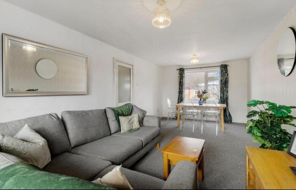 Central Upton Upon Severn 2 bedroom property sleeps 6 Apartment in Wychavon District