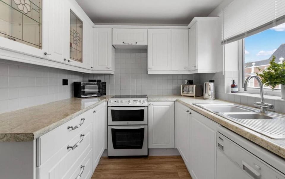 Central Upton Upon Severn 2 bedroom property sleeps 6 Apartment in Wychavon District