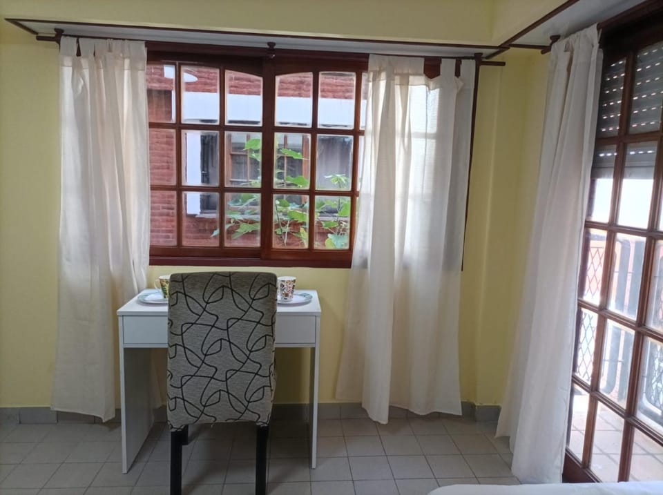 Seating area, Area and facilities