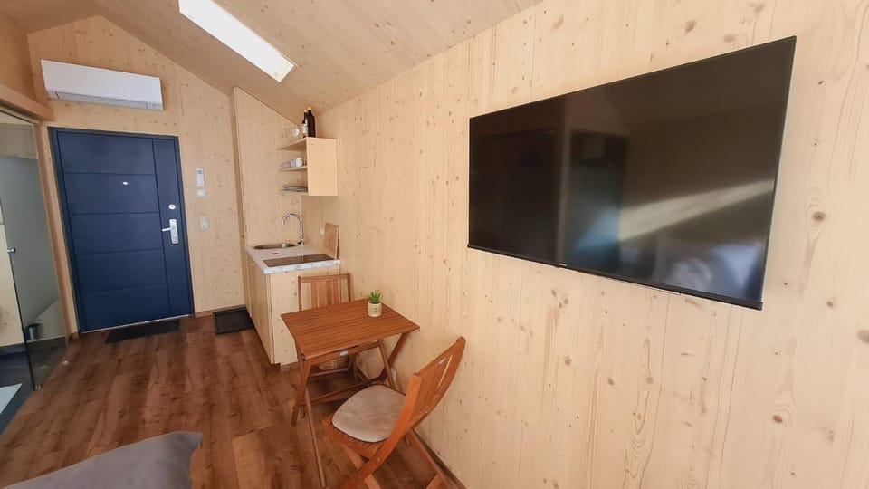 TV and multimedia, Kitchen or kitchenette, Seating area, Dining area