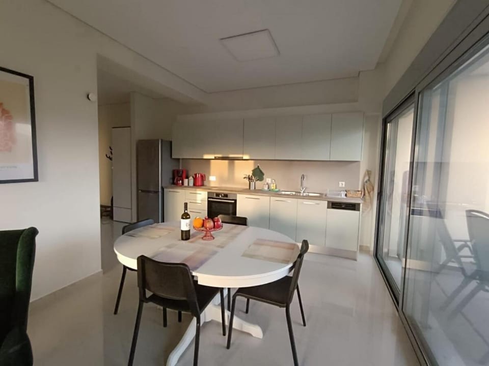 Kitchen or kitchenette, Living room, Photo of the whole room, Seating area, Dining area, pet friendly, stove