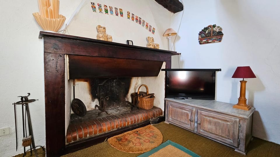 Communal lounge/ TV room, fireplace