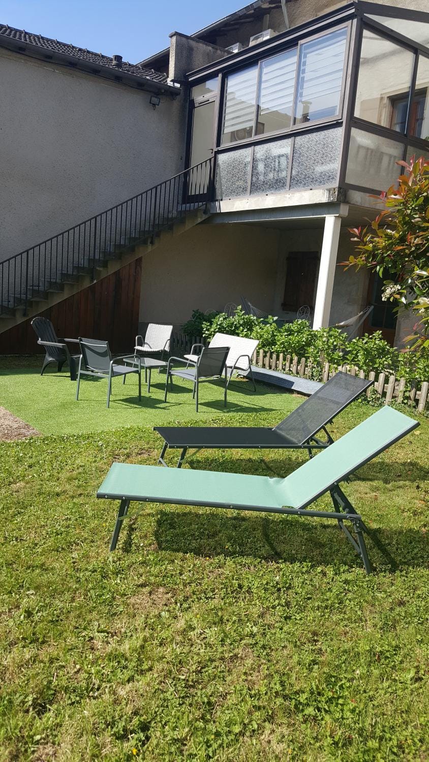 Property building, Natural landscape, Garden, Garden view, Parking
