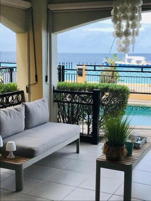 Pool view, Sea view