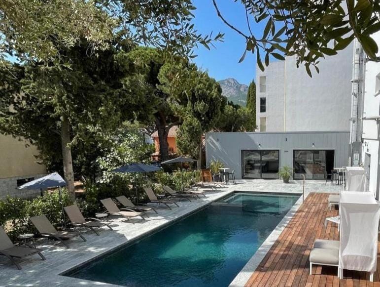 Swimming pool