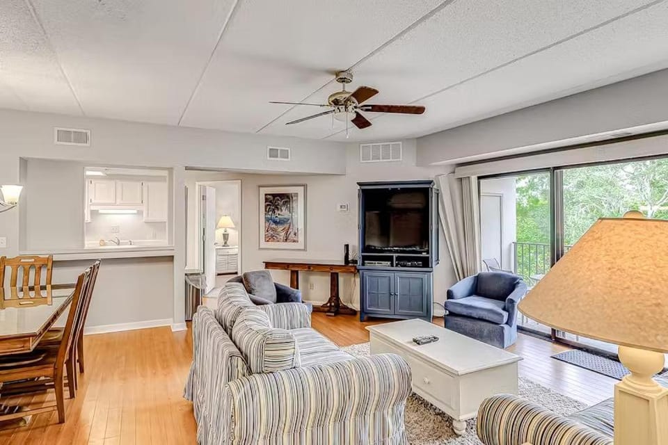 Rare Large 3 BR Near Beach Shops Restaurants & Bars Huge Pool & Free Tennis House in South Forest Beach