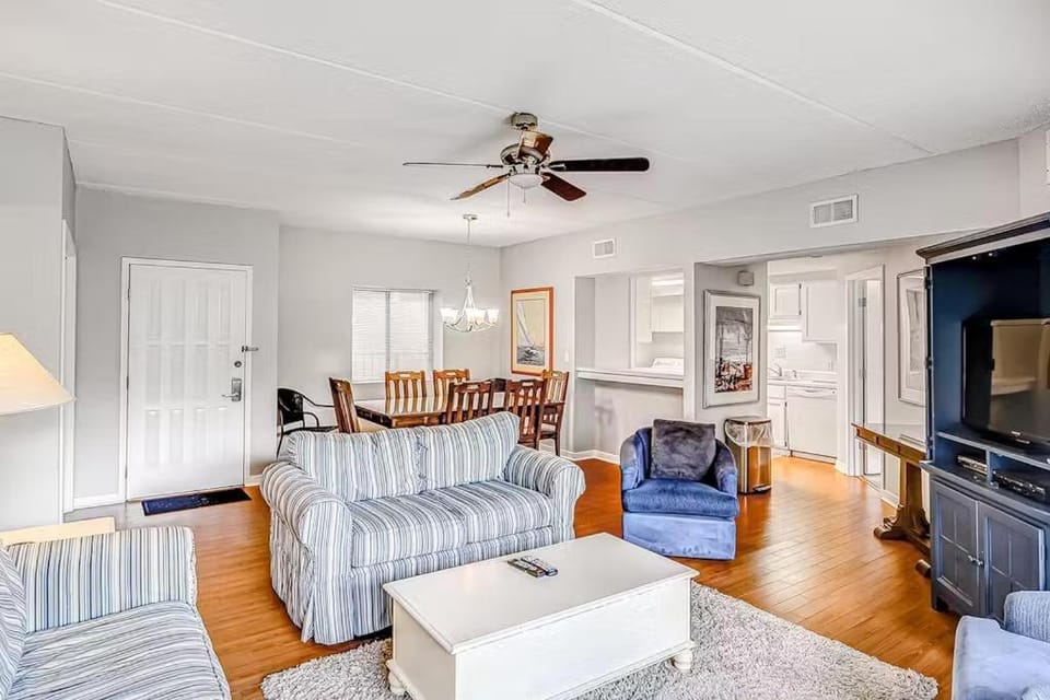 Rare Large 3 BR Near Beach Shops Restaurants & Bars Huge Pool & Free Tennis House in South Forest Beach