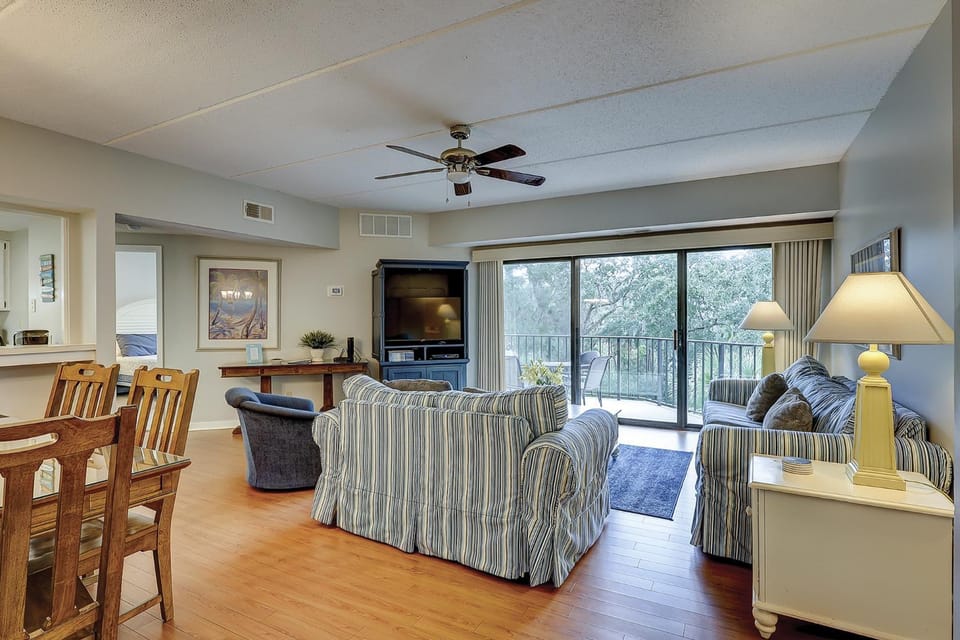 Rare Large 3 BR Near Beach Shops Restaurants & Bars Huge Pool & Free Tennis House in South Forest Beach