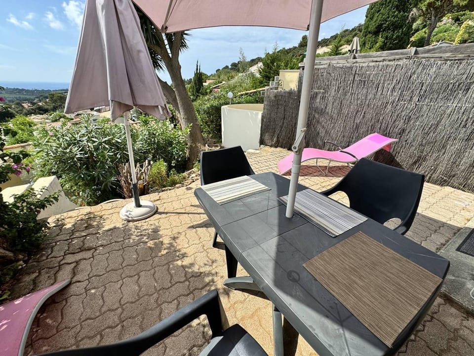 Mas climatisé avec piscine et vue mer à La Croix-Valmer House in La Croix-Valmer