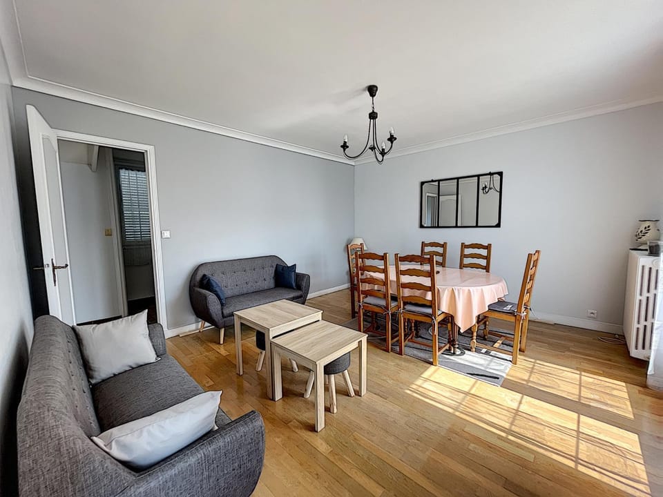 Maison avec jardin près de la mer - FR-1-361-560 House in Granville