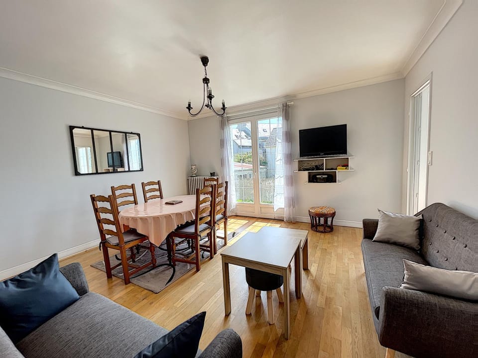 Maison avec jardin près de la mer - FR-1-361-560 House in Granville