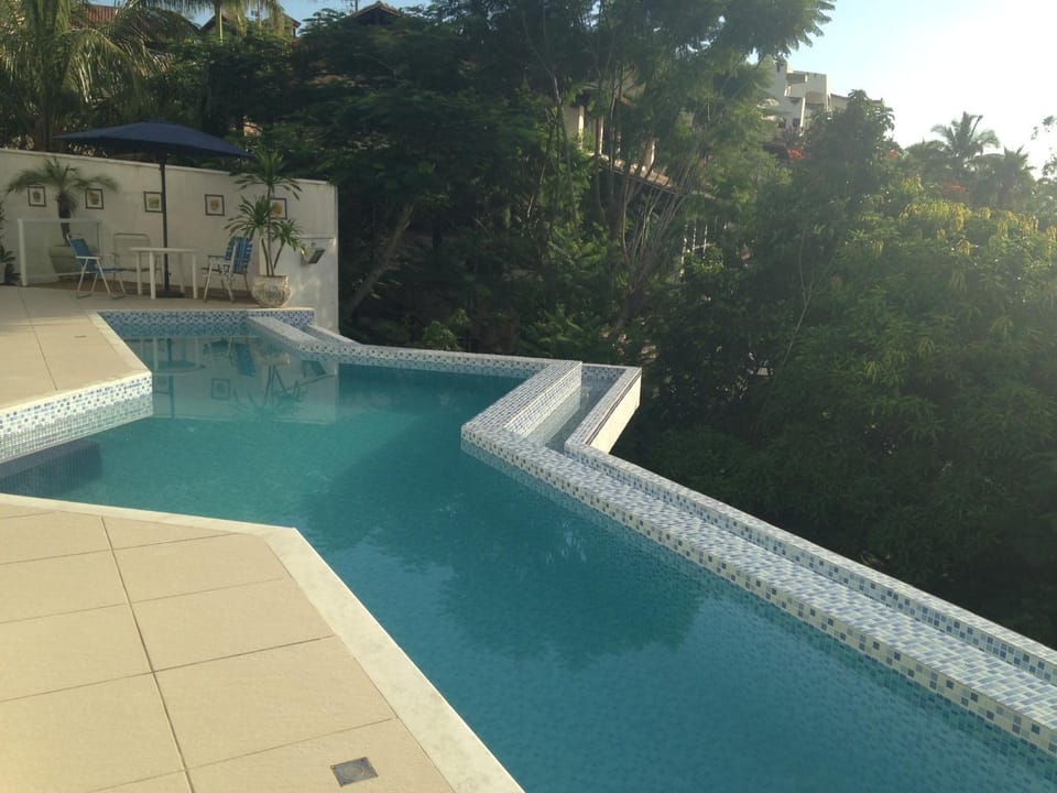 Day, Pool view
