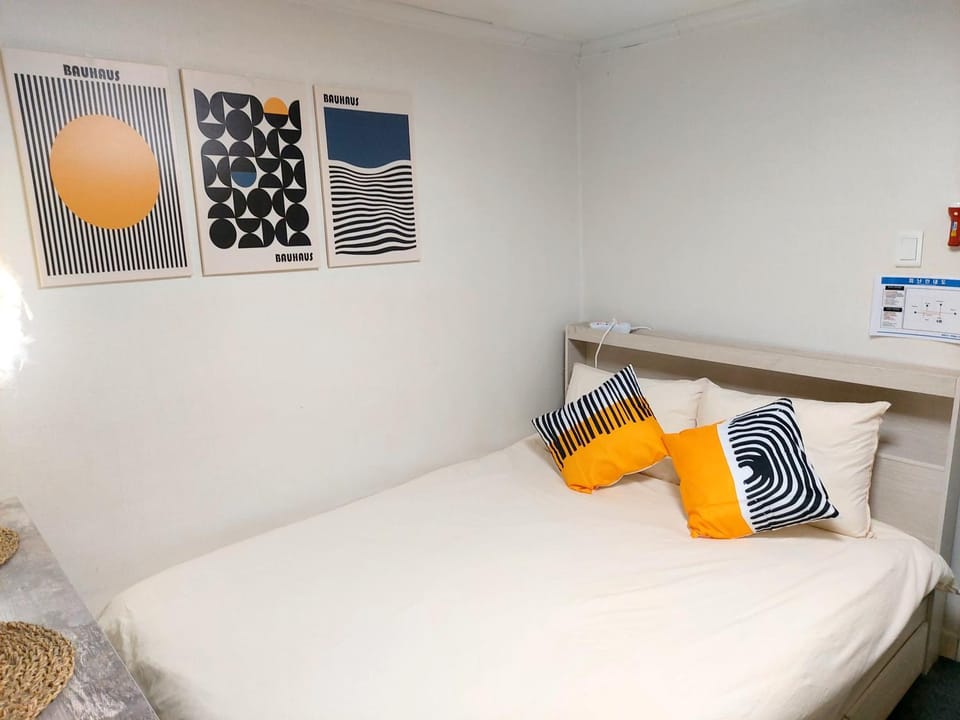 Cheongdam x K-Star Road, 강남구청역 도보 8분! 청담역 도보 9분! Apartment in Seoul