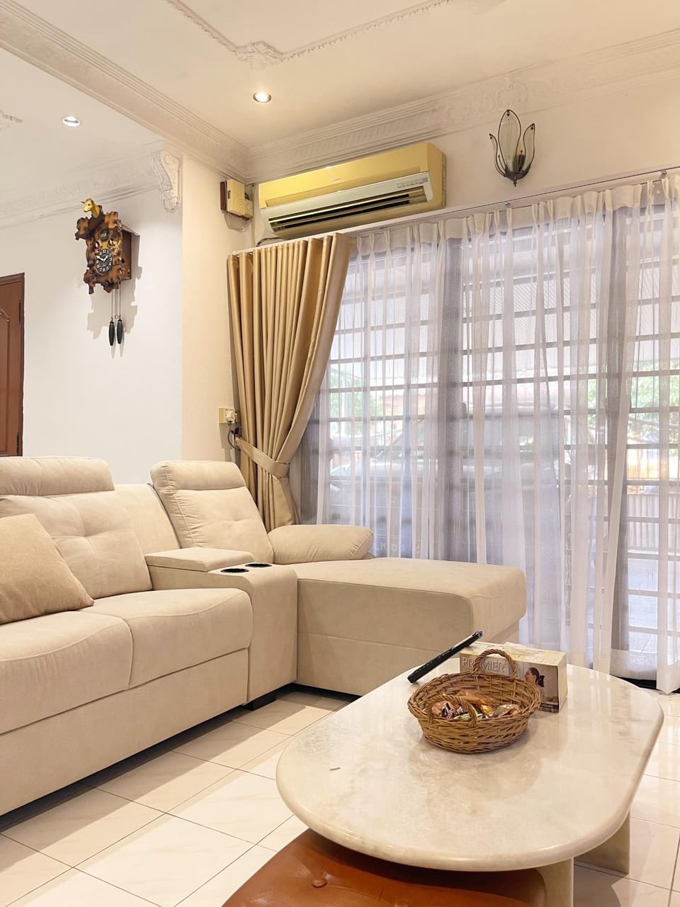 Living room, Seating area, air conditioner