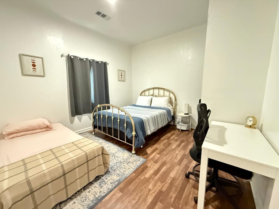 Bed, Photo of the whole room, Bedroom