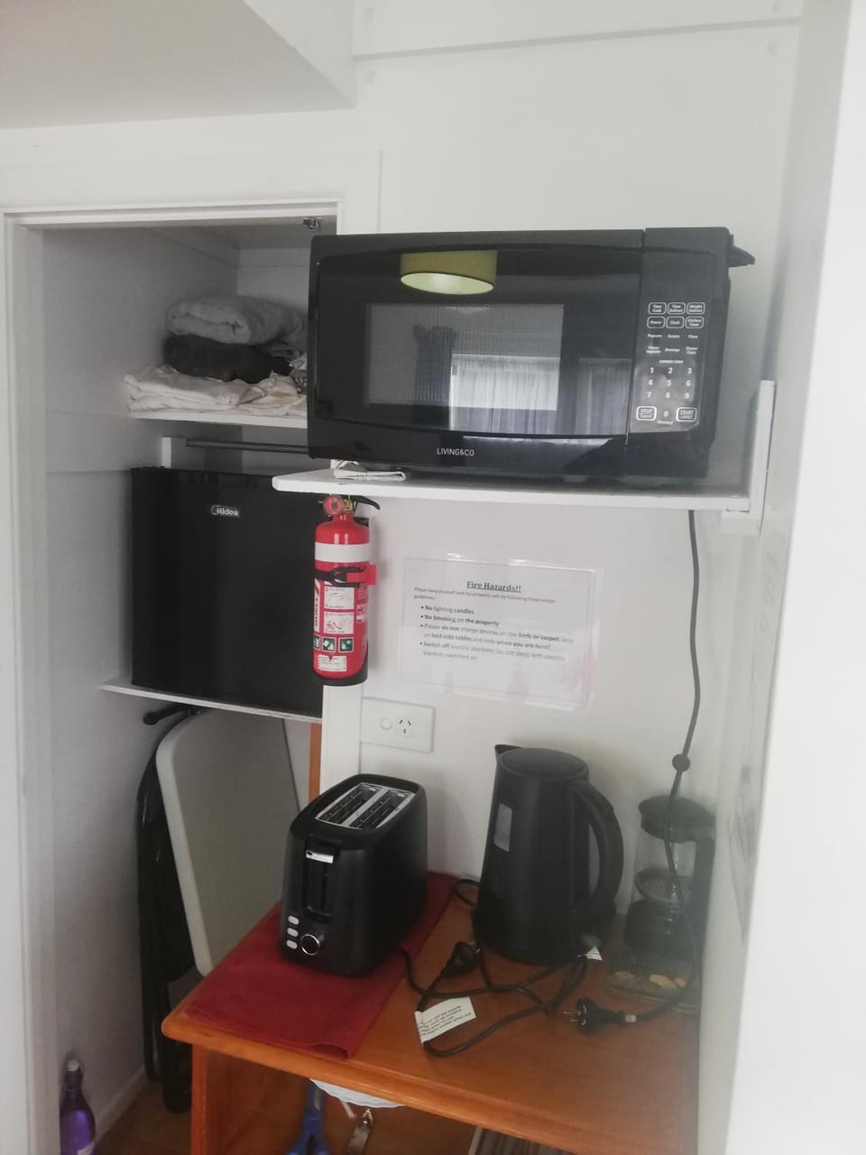 Songbird Sleepout with bathroom and mini kitchenette Apartment in Hamilton