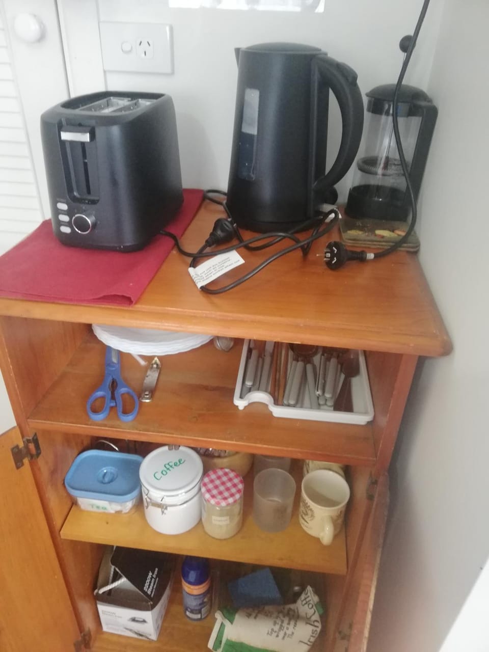 Songbird Sleepout with bathroom and mini kitchenette Apartment in Hamilton