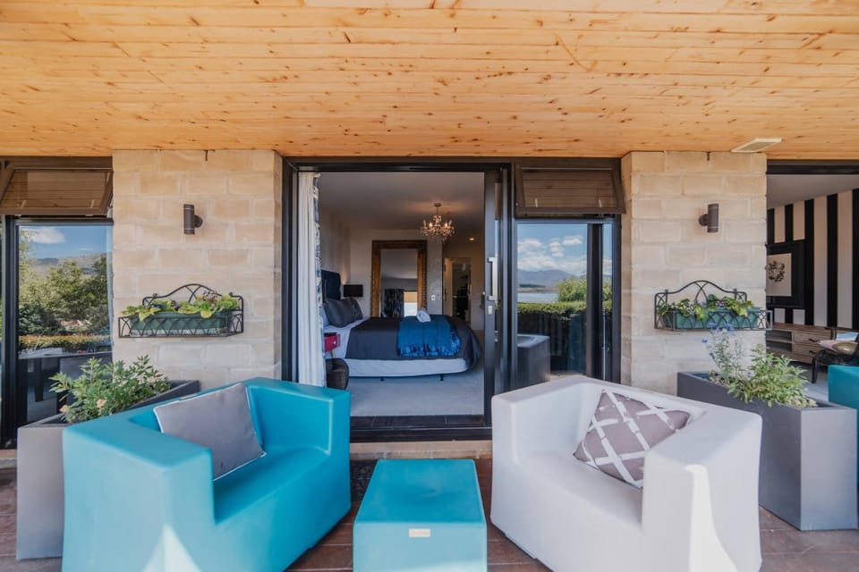 Charming Private Room with Stunning Views - Pukaki Inn in Lake Tekapo
