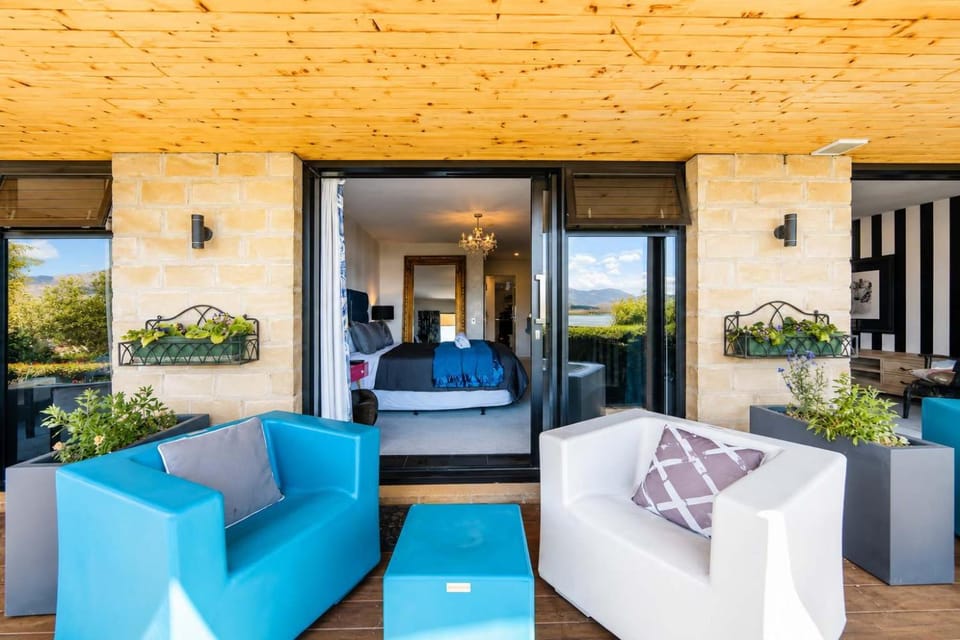 Charming Private Room with Stunning Views - Pukaki Inn in Lake Tekapo