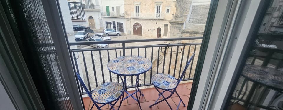 Balcony/Terrace, Seating area, Street view