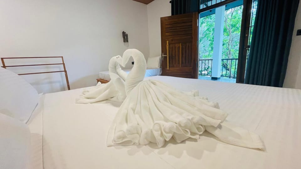 Bedroom, towels