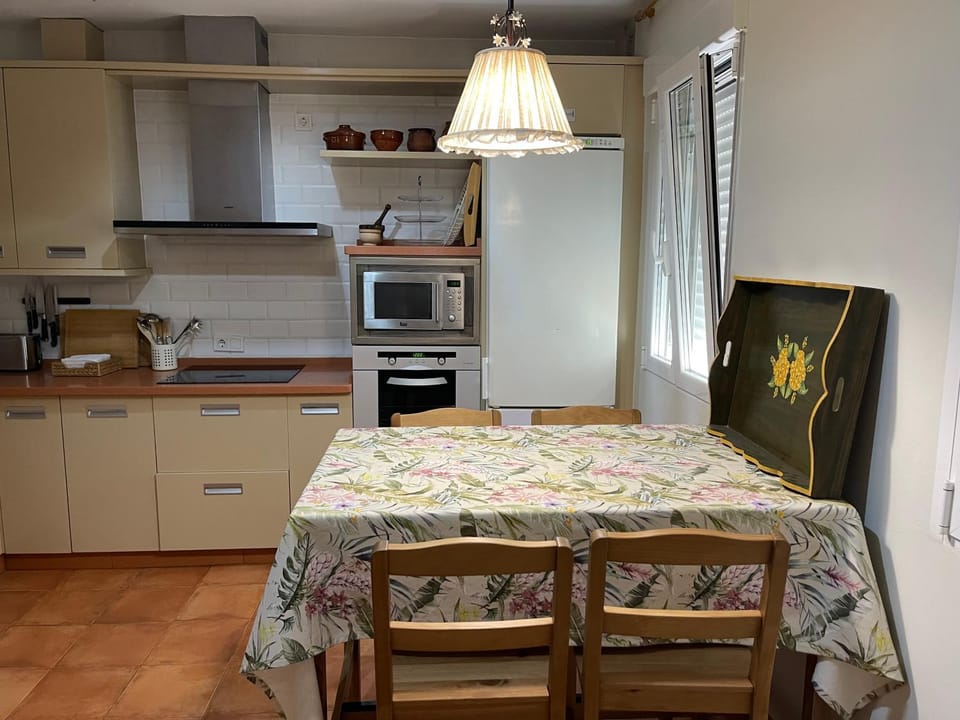 Kitchen or kitchenette, oven, stove