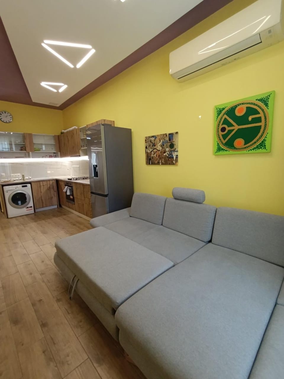 Kitchen or kitchenette, Living room, Seating area, air conditioner