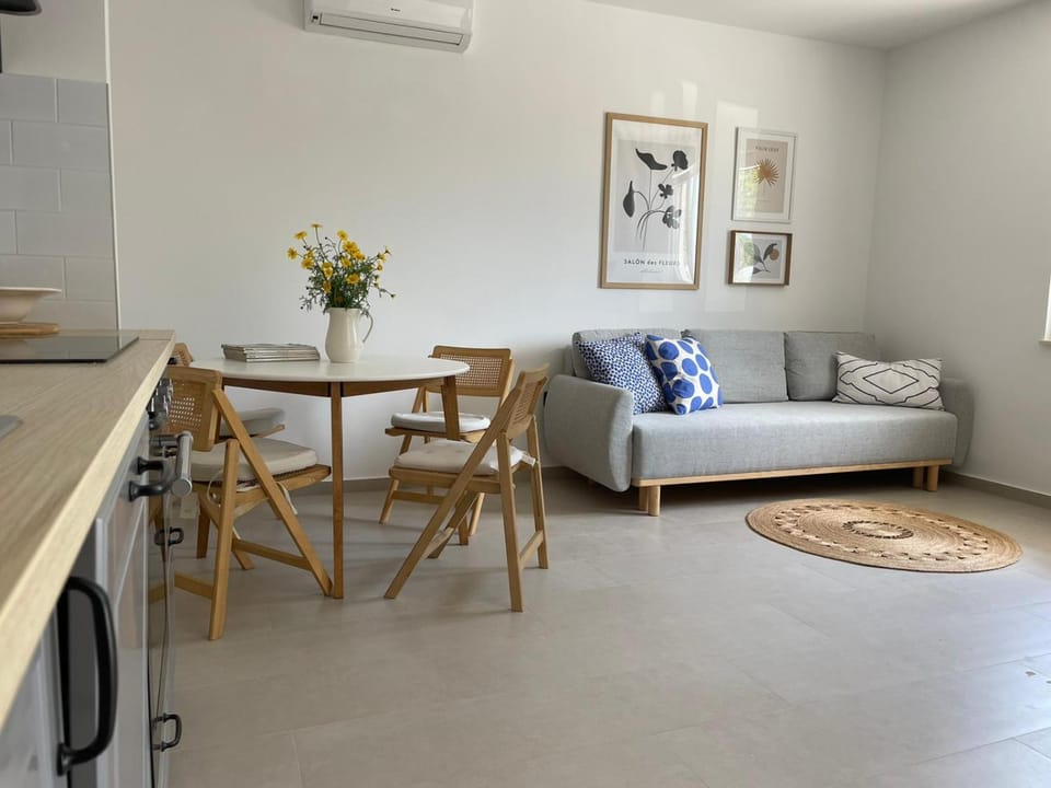 Apartment Sur la plage Apartment in Podstrana