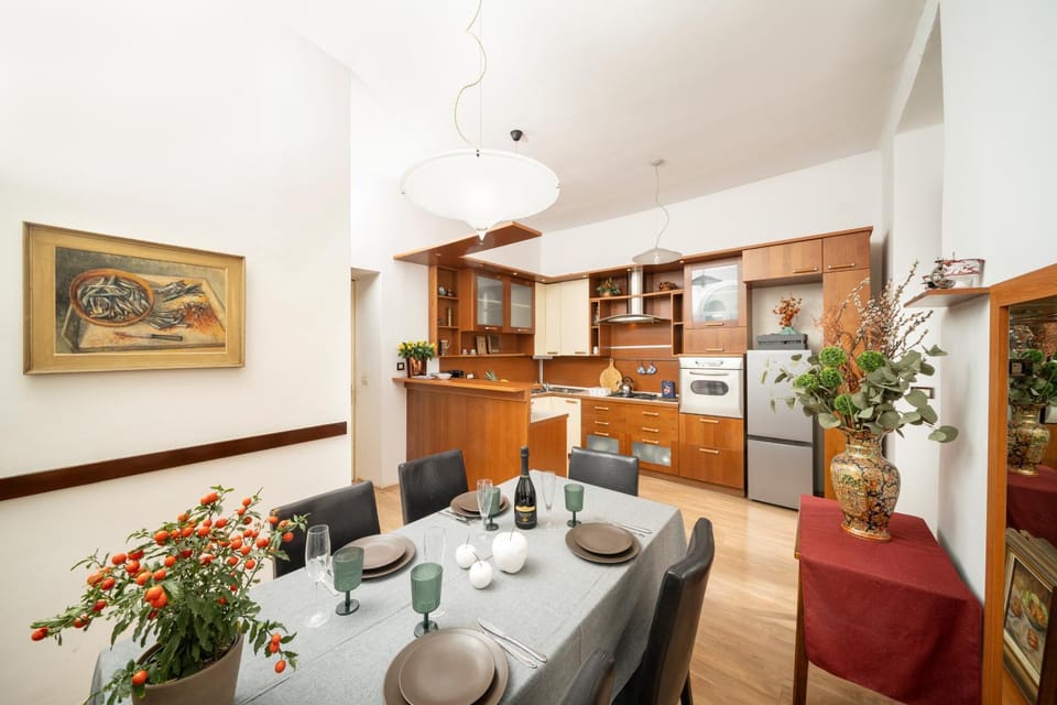Kitchen or kitchenette, Dining area, oven, stove