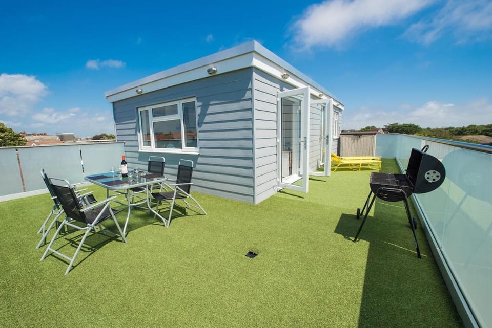 Surfside Penthouse Apartment in Bournemouth