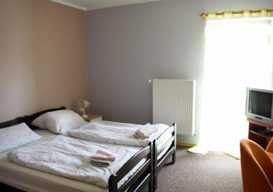 Bed, TV and multimedia, Photo of the whole room, Evening entertainment, Bedroom, internet, towels