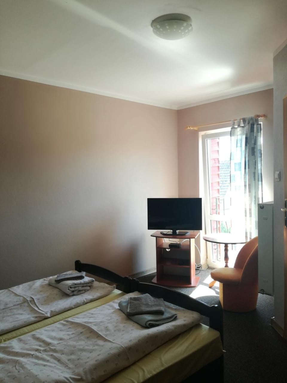 Bed, TV and multimedia, View (from property/room), View (from property/room), Other, Other, Other, Photo of the whole room, Evening entertainment, Bedroom