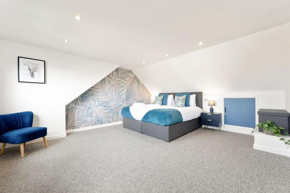 Moonlit Bloom Apartment in Bournemouth