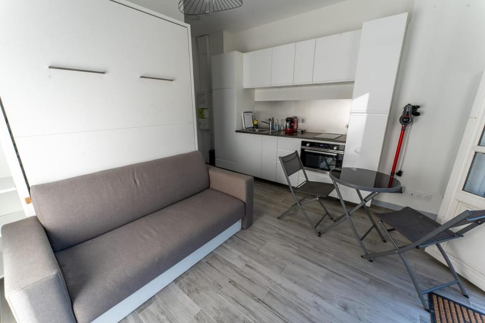 Kitchen or kitchenette, Living room, Seating area, Dining area, oven, stove