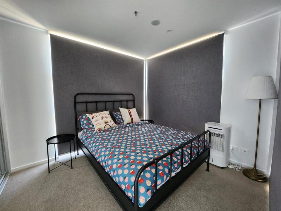 Photo of the whole room, Bedroom