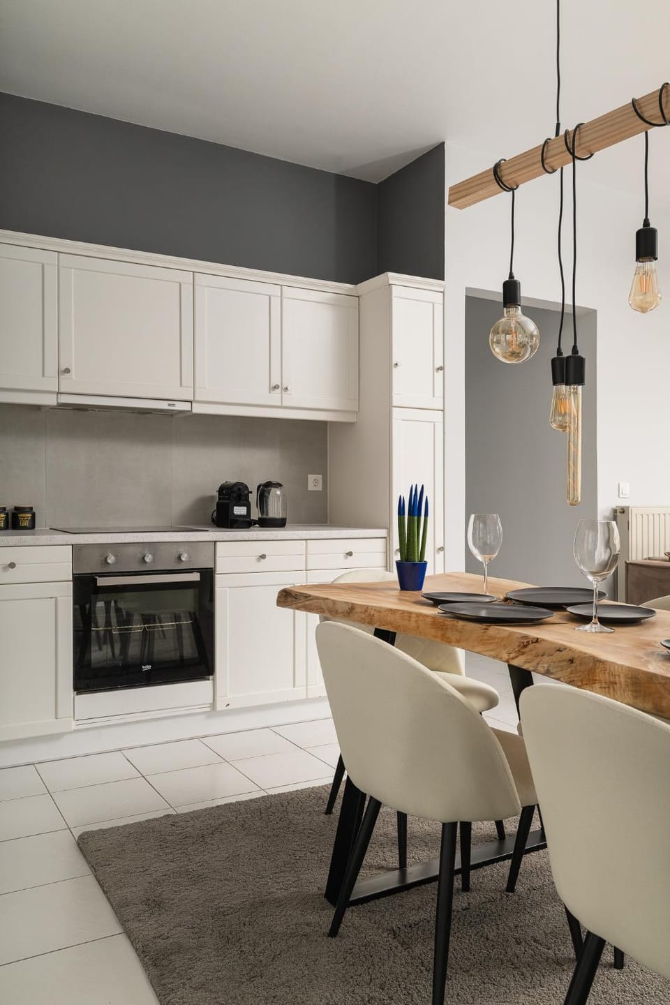 Kitchen or kitchenette, Dining area