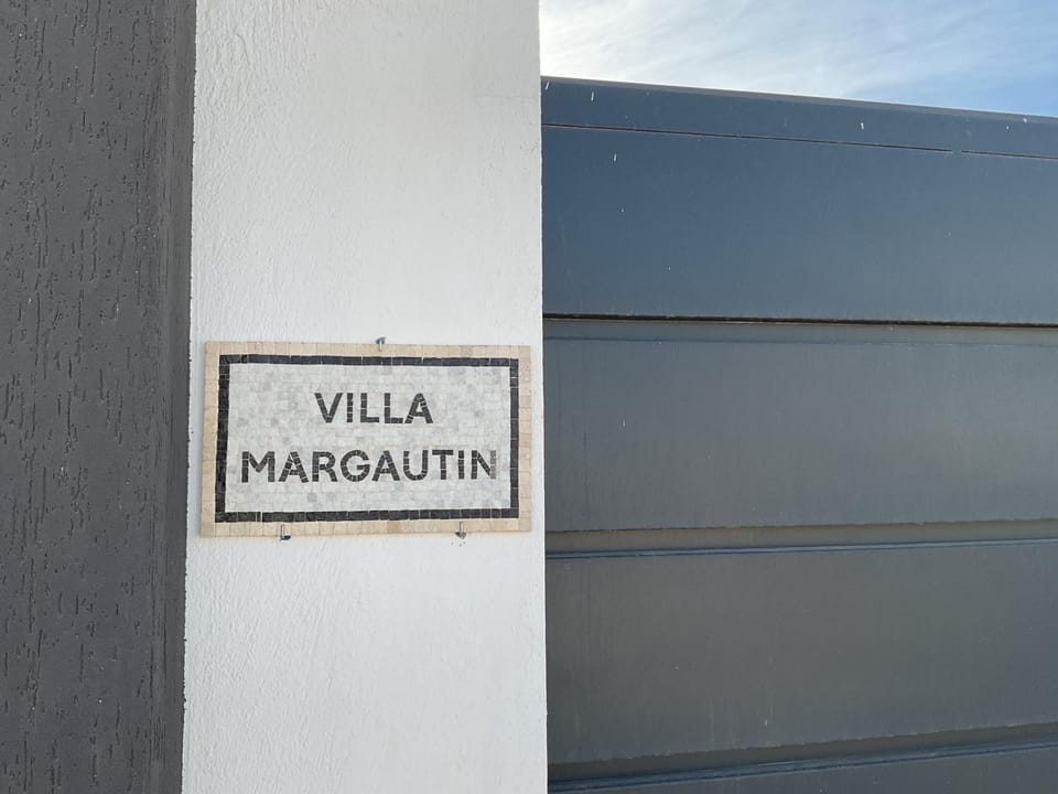 Property building, Facade/entrance, Property logo or sign