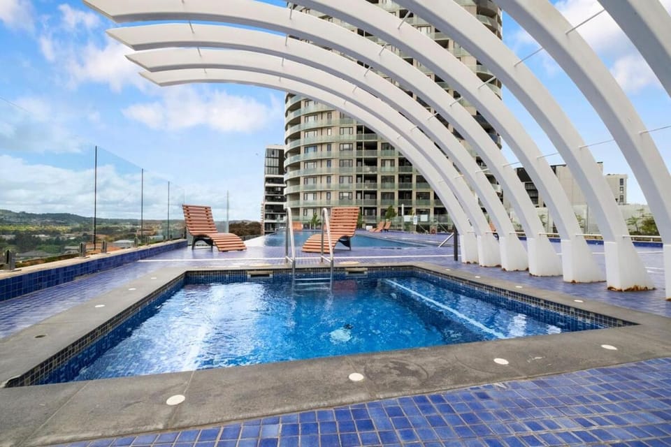 Pool view, Swimming pool, sunbed
