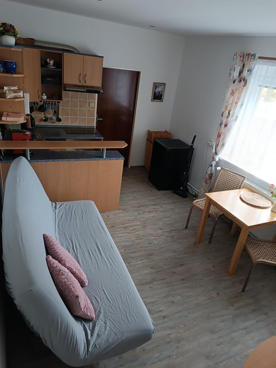 Kitchen or kitchenette, Living room, Seating area