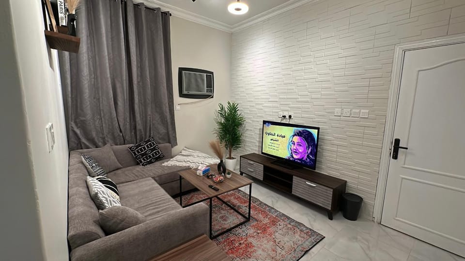 TV and multimedia, Living room, Seating area, Evening entertainment