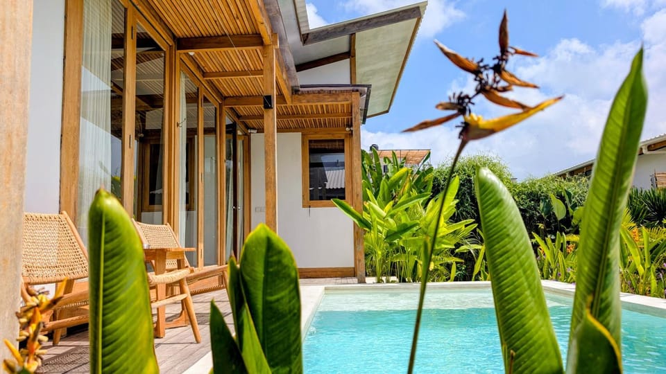 Property building, Garden, Balcony/Terrace, Garden view, Swimming pool