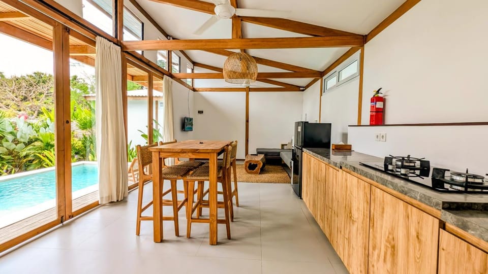 Kitchen or kitchenette, Living room, Seating area, Dining area, Pool view, Area and facilities, kitchen
