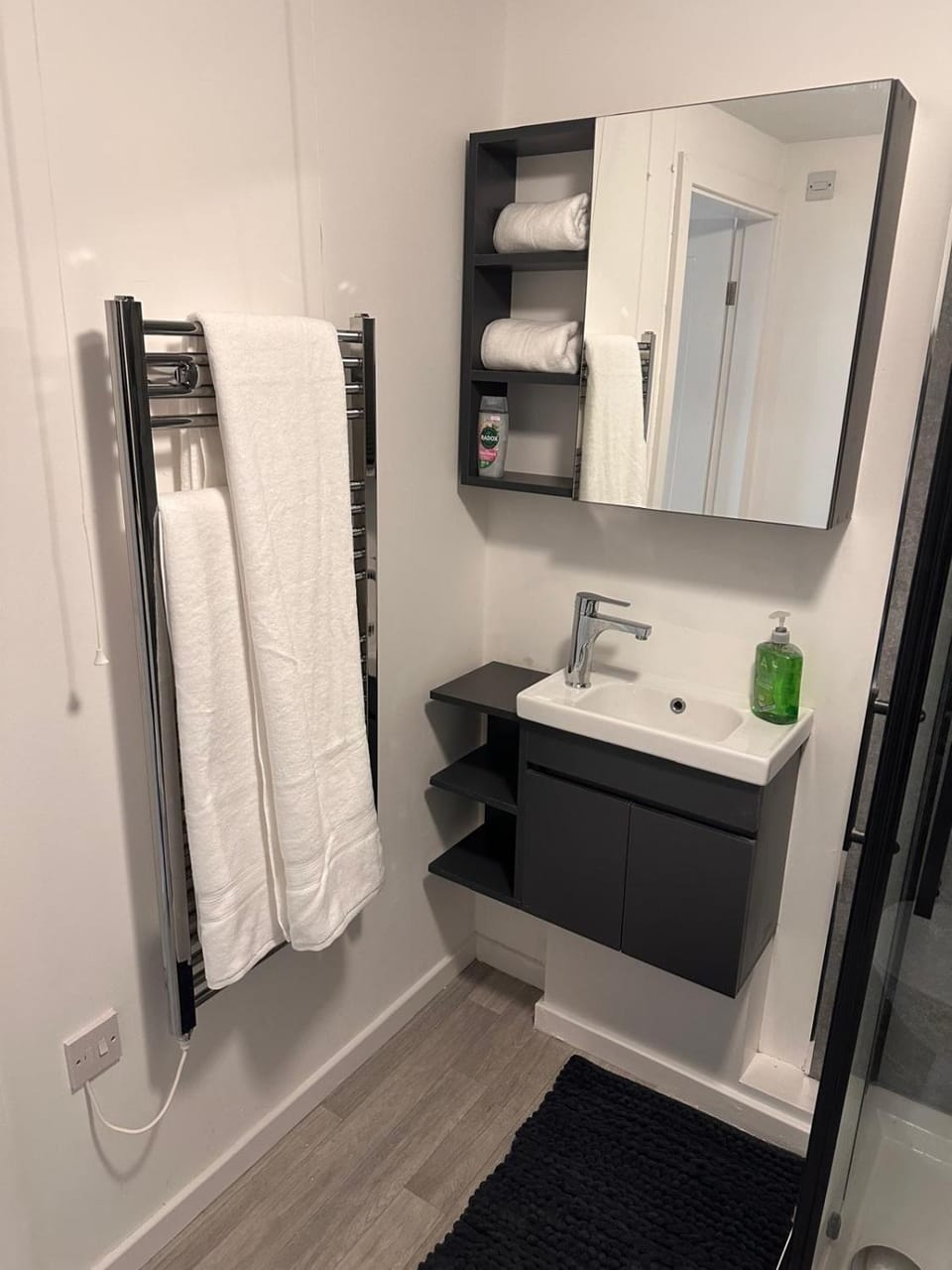 Bathroom, towels