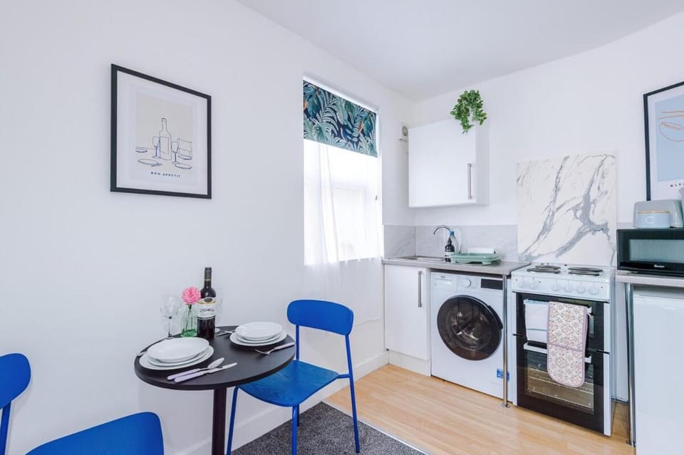 Kitchen or kitchenette, Seating area, Dining area, stove, washing machine, dryer